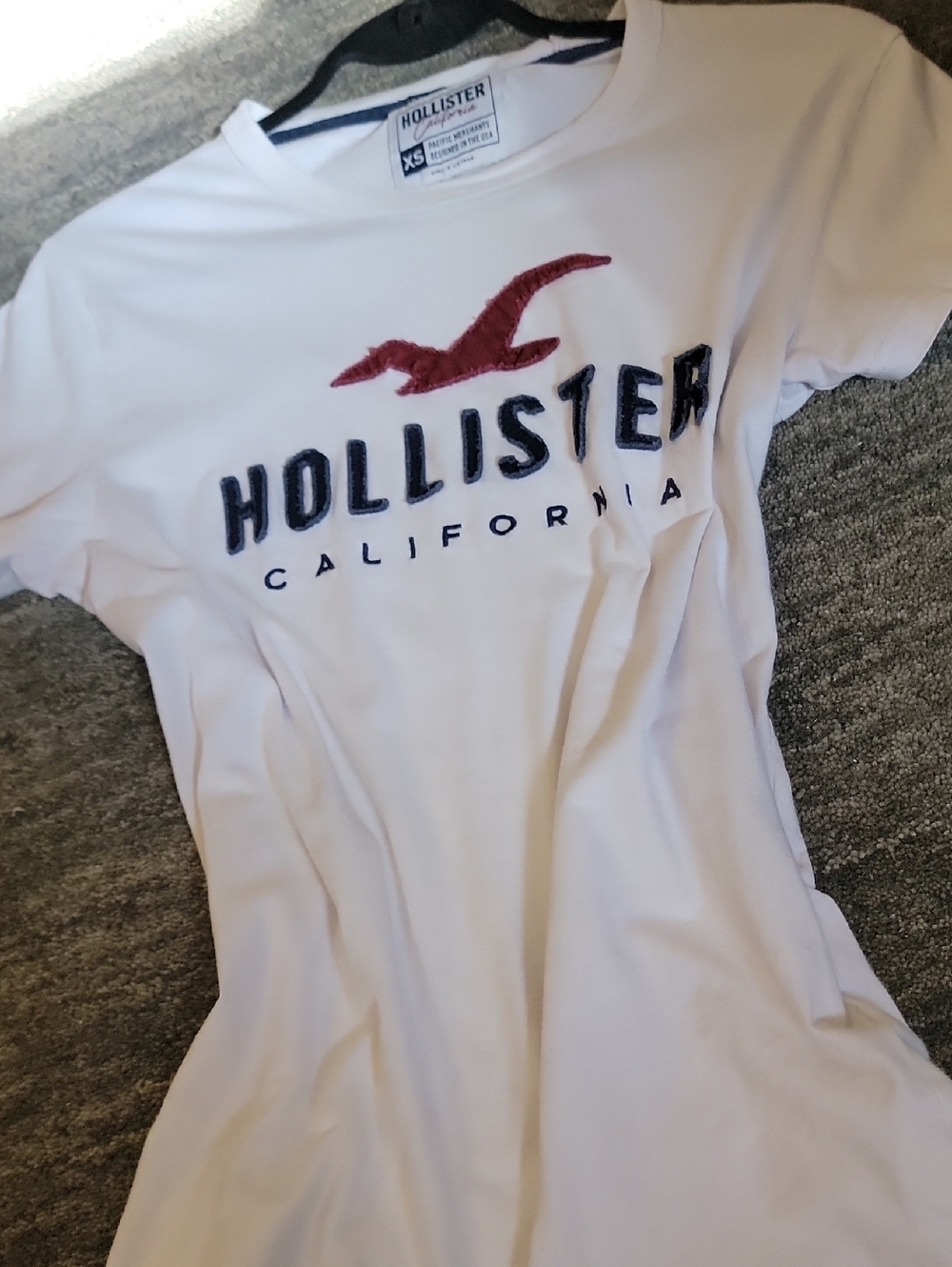 Hollister Vintage White Tee with Red Logo and Black Lettering | XS | Fits XS & S